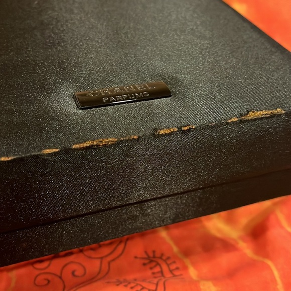 Chanel storage box - Picture 3 of 11